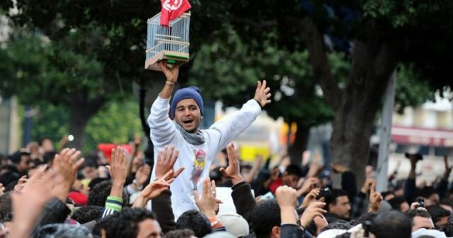 8 سنوات بعد الثورة: تونس في وضعية إنهيار شامل  / بقلم : جمال الدين العويديدي