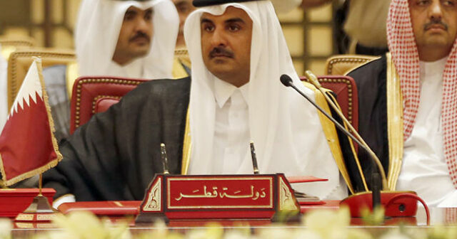 نُشر خطابه قبل ساعات من قدومه: على وقع هذه الكلمات ..غادر أمير قطر القمة  (فيديو)