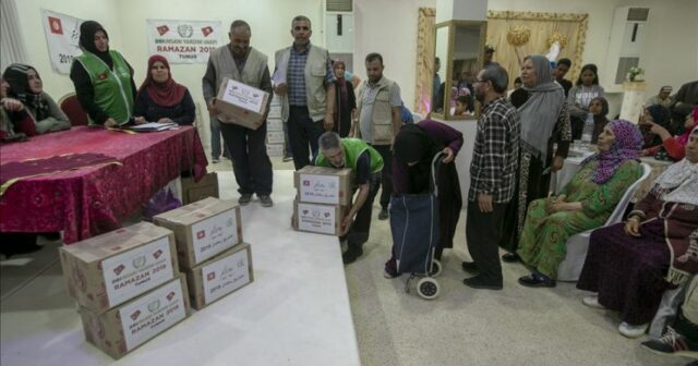 مدنين : تركيا تُوزع مساعدات لـ300 عائلة بحضور تونسي رسمي