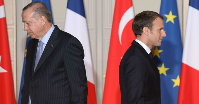 أزمة دبلوماسية بين فرنسا وتركيا بسبب "المدارس والمعاهد"