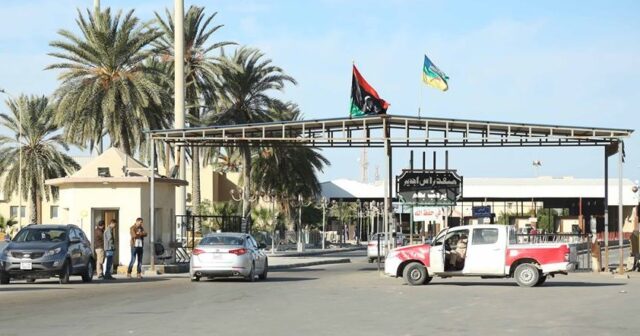 ليبيا تتمسك بغلق معبر رأس جدير وتتّهم تونس بسوء معاملة مواطنيها