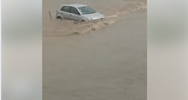 سوسة: أمطار طوفانية تجرف السيارات والأهالي يستغيثون ( فيديو)