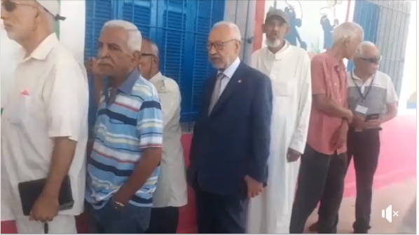 بعد الناصر ومورو: الغنوشي في طابور الناخبين ينتظر دوره ( فيديو)