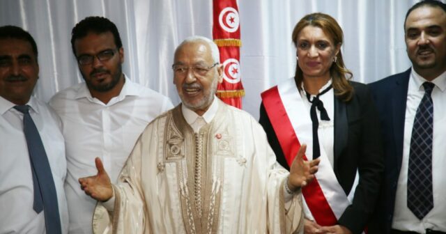 سعاد عبد الرحيم وظفت بلدية تونس لتنظيم لقاء الغنوشي بفنانين