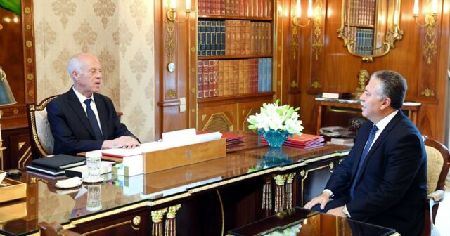 وزير الخارجية بالنيابة يُقدم لسعيد أبرز المواعيد الدبلوماسية