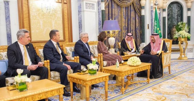 ملك السعودية يستقبل مديرة وكالة المخابرات الأمريكية CIA
