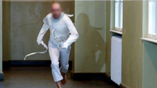 محكوم بـ20 سنة : سجين يهرب من مستشفى شارل نيكول عبر نافذة "مرحاض" !