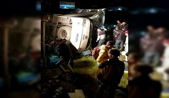 الجزائر: 5 قتلى و35 جريحا في انحراف حافلة