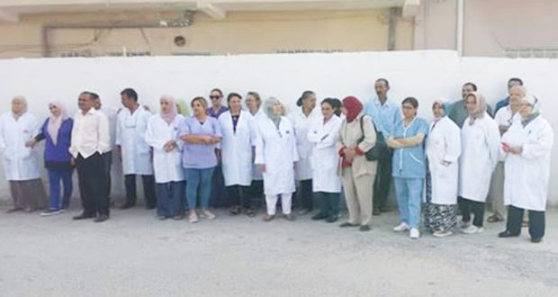 الاطار شبه الطبي بمستشفى قرمبالية ينفذ وقفة احتجاجة