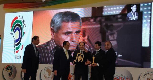 محمد القمودي يتحصل على جائزة أفضل الرياضيين الأفارقة لكل الأوقات