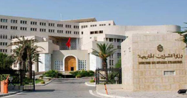 الخارجية: التحقيق في شبهة فساد بسفارة تونس بفرنسا بإذن من قيس سعيد