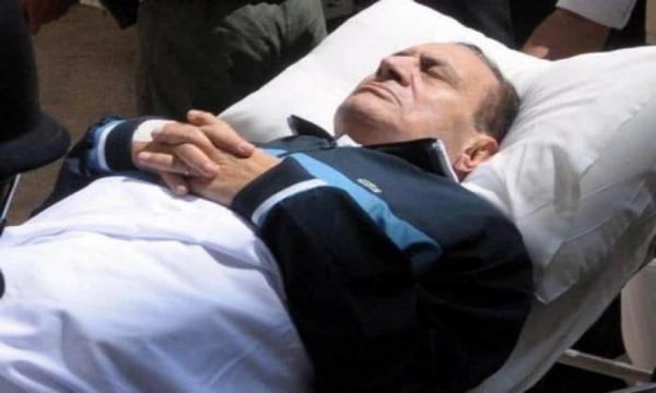 طبيبه يكشف: مبارك عانى من السرطان وعدم انتظام ضربات القلب وتضخّم الرُكبتين