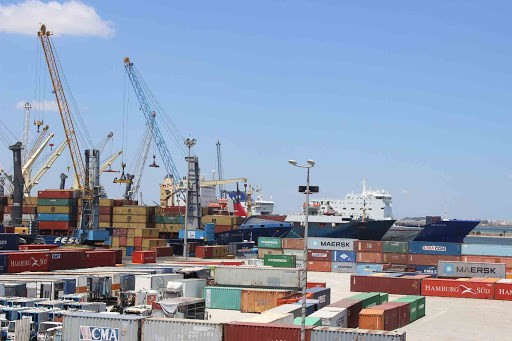 الشركة التونسية للملاحة: تأمين نقل البضائع بصفة عادية من وإلى ميناء رادس