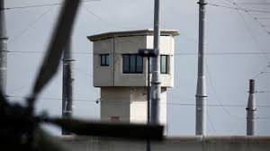 يُؤوي 2159 سجينا : فرنسا تُعلن عن أول اصابة بكورونا بسجن شرق باريس