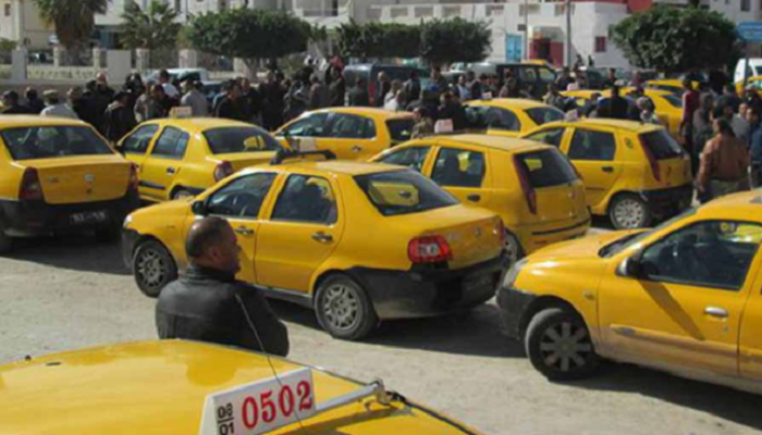 وزارة النقل: شخص واحد في التاكسي مكانه بالمقعد الخلفي