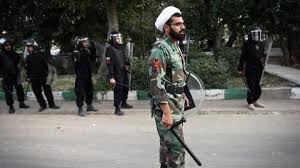 لمواجهة كورونا: قوات الأمن الإيرانية تخلي الشوارع