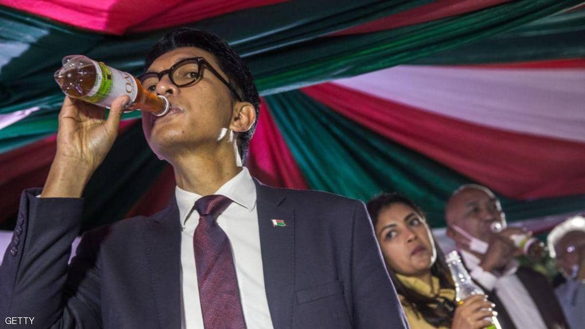 رئيس مدغشقر يكشف عن دواء لكورونا ويجرّبه بنفسه