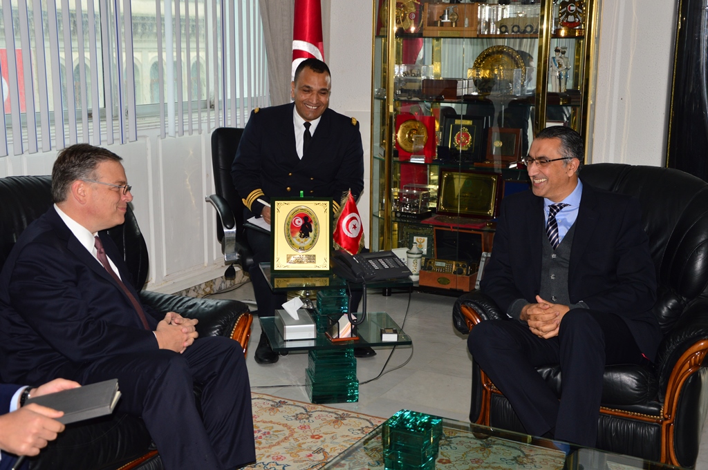 بلوم : أمريكا مُلتزمة بدعم القدرات العملياتية للمؤسسة العسكرية التونسية