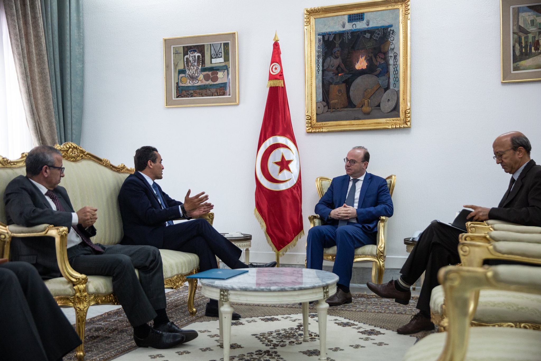 الفخفاخ يؤكد على تطوير نسق إدراج المؤسسات ببورصة تونس