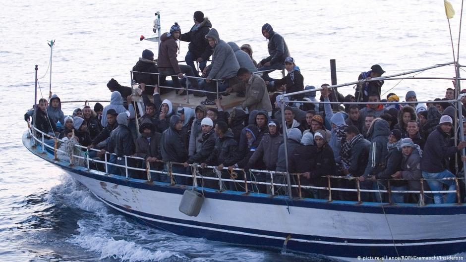 جلهم من تونس : 400 "حارق" يصلون الى ايطاليا يوم العيد