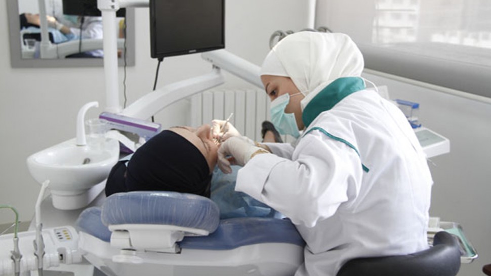 نقابة أطباء الأسنان تعتزم توظيف معلوم مواد الوقاية على المريض