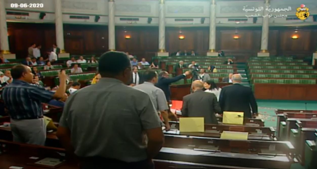 بعد نعت الخياري بورقيبة بالعميل: فوضى وشتائم في البرلمان والغنوشي يرفع الجلسة