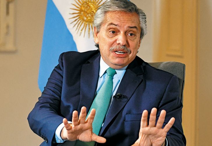 رئيس الأرجنتين يدخل على الخطّ في أزمة ميسي