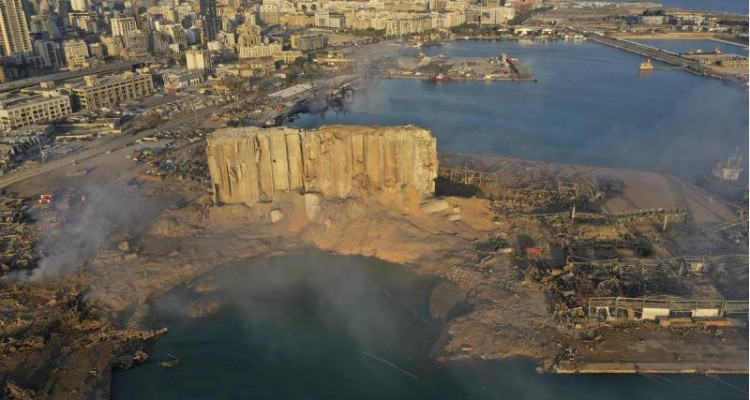 خبراء فرنسيّون: انفجار بيروت خلّف حفرة بعمق 43 متراً