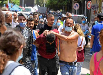 مظاهرات بيروت: مقتل أمني وإصابة 142 شخصا في اشتباكات مع الشرطة