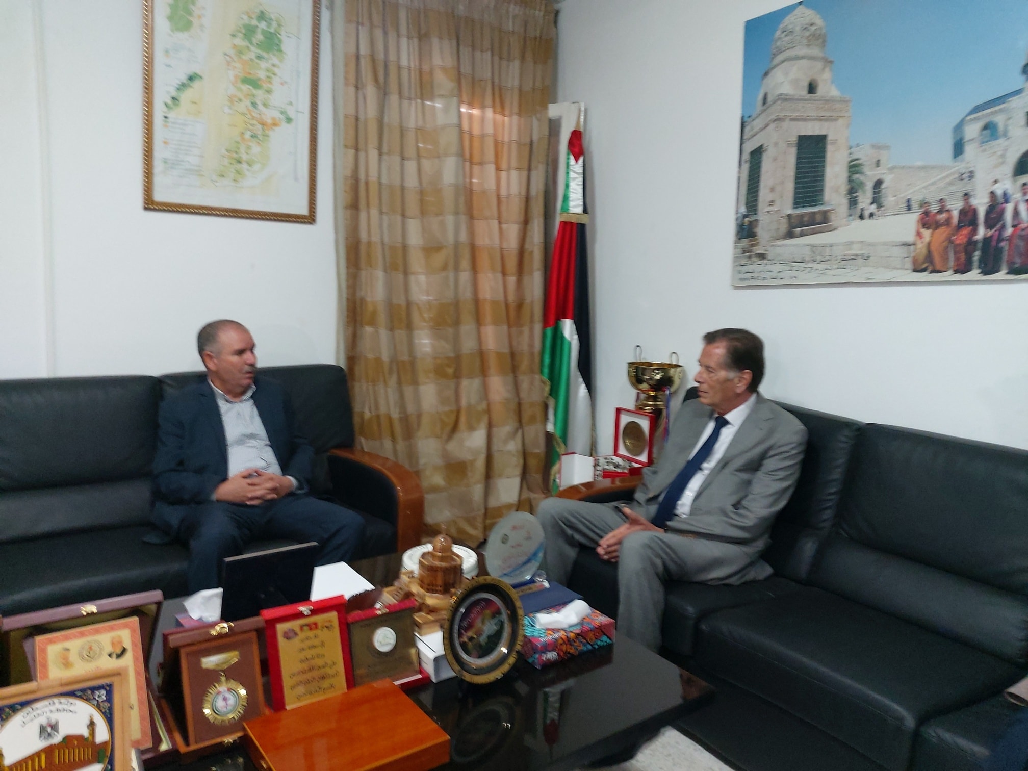 الطبوبي في لقاء بسفير فلسطين: ضرورة القيام بخطوات عمليّة للدفاع عن القضيّة