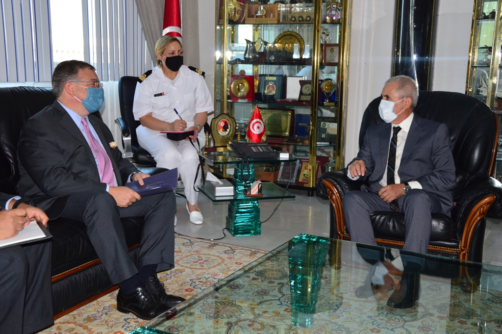 دعم القدرات العملياتيّة للجيش محور لقاء البرتاجي بسفير أمريكا بتونس