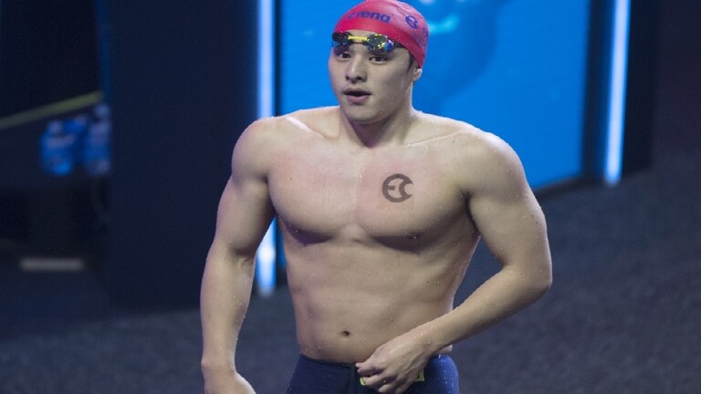 بطل العالم في السباحة يتورّط في فضيحة أخلاقية