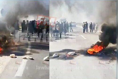محتجون يُغلقون الطريق الرابطة بين قفصة وصفاقس
