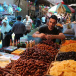 تقرير: إنفاق التونسيين في رمضان يزيد بنحو 1500 مليار  وتقديرات بتراجعه هذا العام