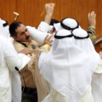 الكويت :جلسة عاصفة بالبرلمان تنتهي بالتشابك بالأيدي ووزير الصحة يُحذر من محاولات حرق البلاد
