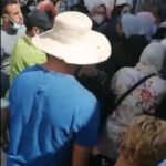 القيروان/ فيديو: تدافع كبير أمام مقر البريد للحصول على مساعدات عيد الاضحى