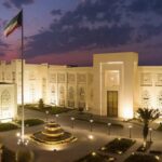 بعد السعودية والبحرين: الكويت تطرد سفير لبنان