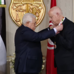عباس يمنح سعيّد القلادة الكبرى لدولة فلسطين
