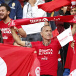 الجماهير التونسية تواصل زحفها على تذاكر مباراة عمان