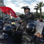 صحيفة فرنسية: قلق بشأن الحريات الفردية بتونس وسط ردود فعل دولية حذرة