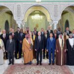 وزير داخلية السعودية يُسلم قيس سعيد الدرع التذكاري لمجلس وزراء الداخلية العرب