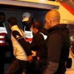السلطات الأمنية المغربية تعتقل أحد الجماهير المشاغبة.jpg
