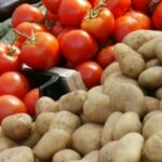 وزارة التجارة تُذكر بالاسعار المرجعية للبطاطا والطماطم والبصل وتدعو للتبليغ عن المُخالفين